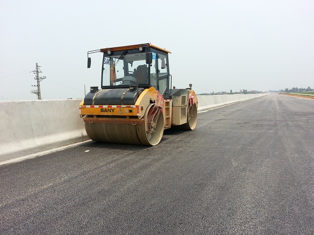 Sany v zoomlion - Road construction equipment 